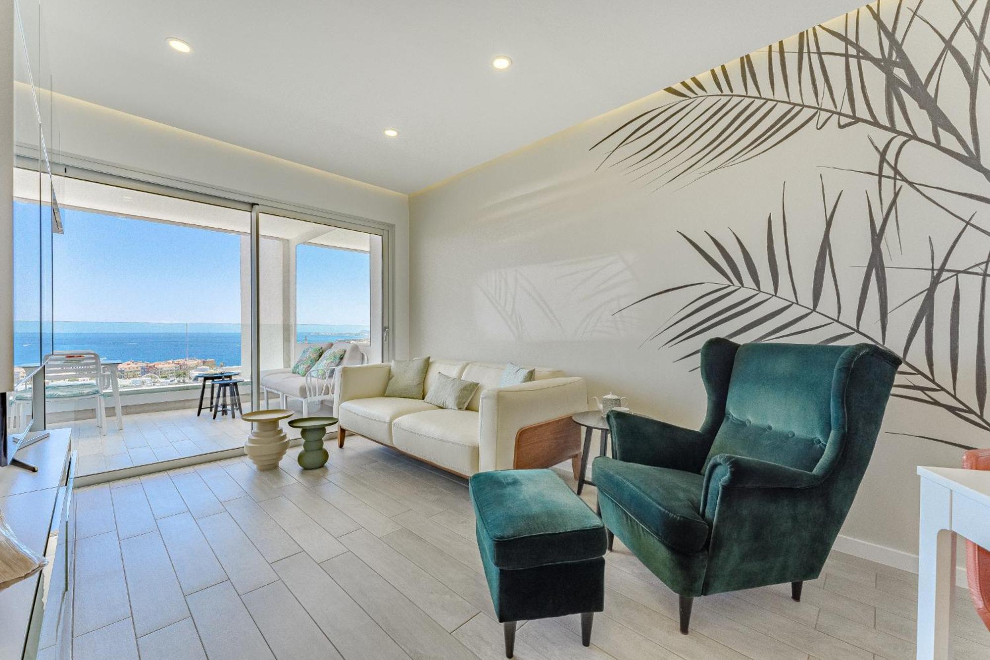 Апартаменты Sunrise Sea View Penthouse Адехе